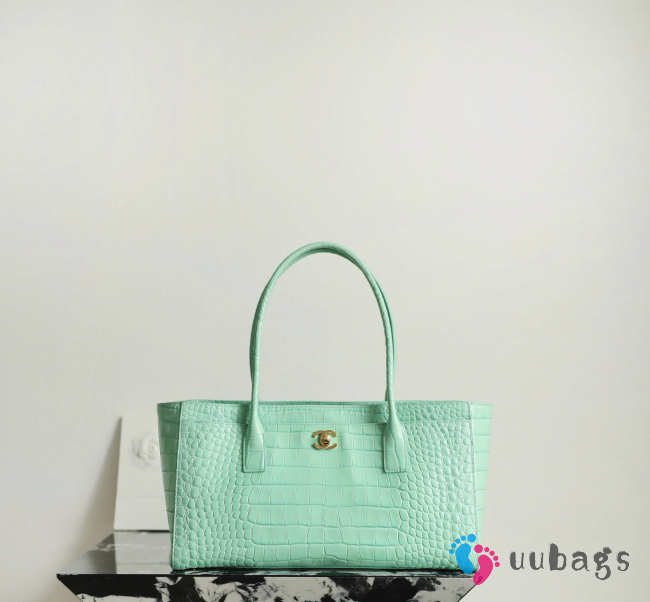Uubags Chanel small shopping bag embossed calfskin with crocodile pattern & gold-plated alloy in green 20x39x13cm - 1