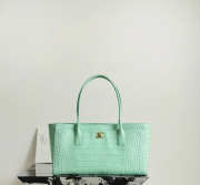 Uubags Chanel small shopping bag embossed calfskin with crocodile pattern & gold-plated alloy in green 20x39x13cm - 1