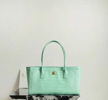 Uubags Chanel small shopping bag embossed calfskin with crocodile pattern & gold-plated alloy in green 20x39x13cm