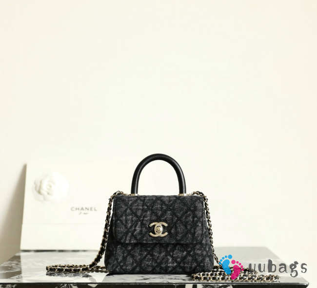 Uubags Chanel Clutch With Washed Denim Strap, Calfskin & Gold-tone Metal 11.5x14.5x5.5cm - 1