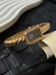 Uubags Chanel Première Galon watches yellowish-brown, with a black lacquered surface - 1