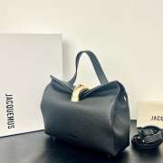 Uubags Jacquemus small Valérie calfskin leather bag in black 24x14x7.5cm - 3