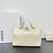 Uubags Jacquemus small Valérie soft bag in grained goat leather with silver hardware 24x14x7.5cm - 4