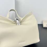 Uubags Jacquemus small Valérie soft bag in grained goat leather with silver hardware 24x14x7.5cm - 2