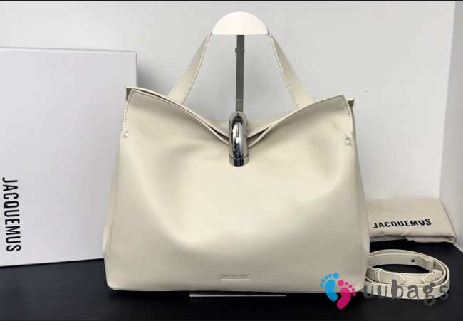 Uubags Jacquemus large Valérie soft bag in grained goat leather with silver hardware 32x20x11cm - 1