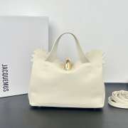 Uubags Jacquemus small Valérie soft bag in grained goat leather with gold hardware 24x14x7.5cm - 4