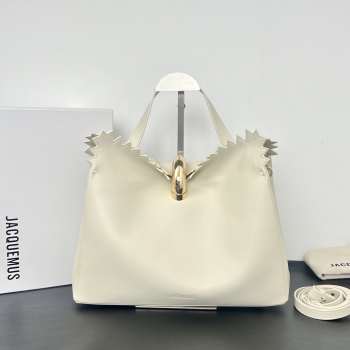 Uubags Jacquemus large Valérie soft bag in grained goat leather with gold hardware 32x20x11cm