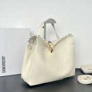 Uubags Jacquemus large Valérie soft bag in grained goat leather with gold hardware 32x20x11cm - 6