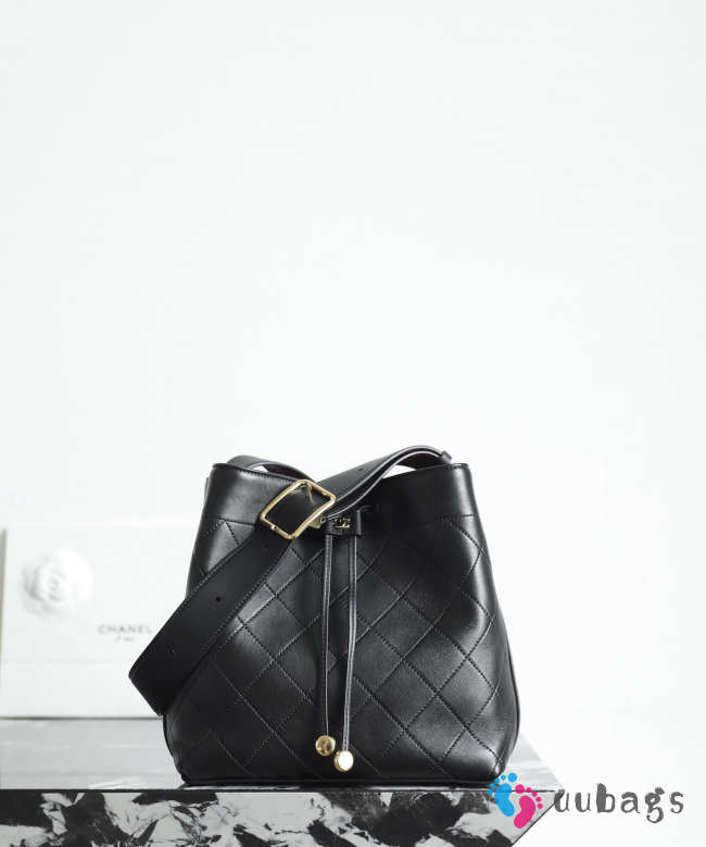 Uubags Chanel Medium Bucket Bag In Calfskin & Gold-Tone Metal Black 23x23x14.5cm - 1