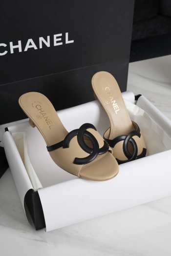 Uubags Chanel Mules Lamb In Beige & Black 4.5cm