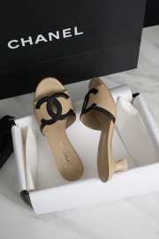 Uubags Chanel Mules Lamb In Beige & Black 4.5cm - 4