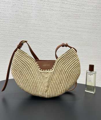 Uubags medium Loewe Swing bag in raffia and calfskin 35x11x22cm