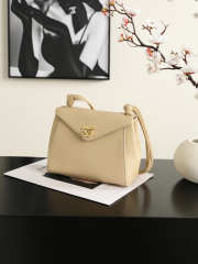 Uubags Chanel Small Shopping Bag In Grained Calfskin, Lambskin And Gold Metal Light Beige 16x22x8cm - 4