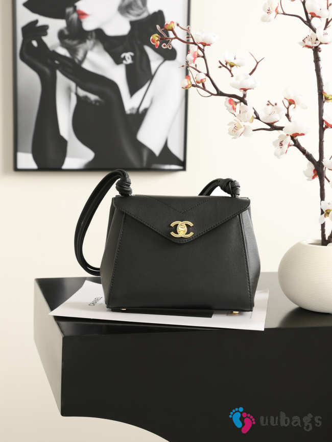 Uubags Chanel Small Shopping Bag In Grained Calfskin, Lambskin And Gold Metal Black 16x22x8cm - 1