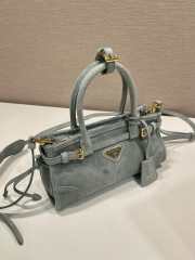 Uubags Prada Bonnie suede mini handbag in blue 23.5x12x9cm - 2