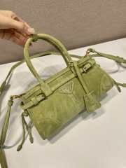 Uubags Prada Bonnie suede mini handbag in agave 23.5x12x9cm - 3