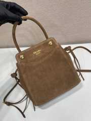 Uubags Prada Carry mini suede handbag in brown 19x21x7cm - 4