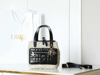 Uubags small Dior Toujours reversible vertical handbag oversized cannage patterned, soft cowhide leather in black and beige two-tone color scheme