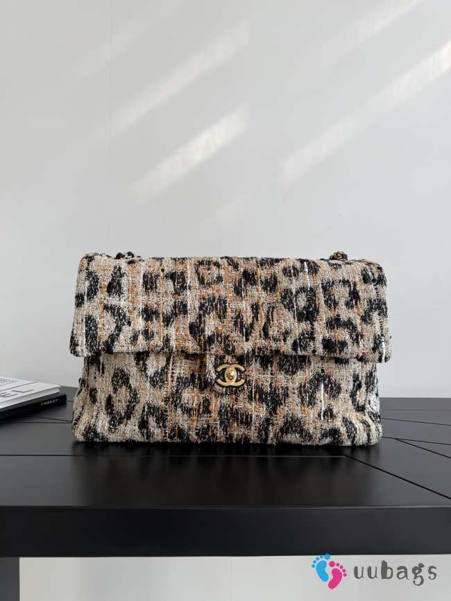 Uubags Chanel maxi flap bag tweed, synthetic fabric & gold-toned metal in brown, black & white 19x32x10cm - 1