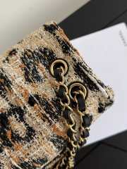 Uubags Chanel maxi flap bag tweed, synthetic fabric & gold-toned metal in brown, black & white 19x32x10cm - 2