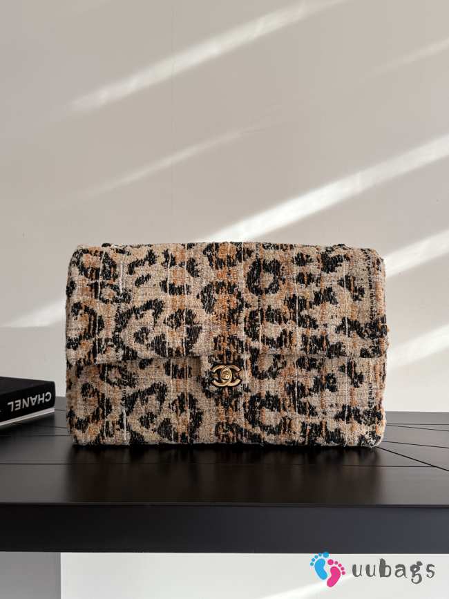 Uubags Chanel maxi flap bag tweed, synthetic fabric & gold-toned metal in brown, black & white 26x38.5x11cm - 1