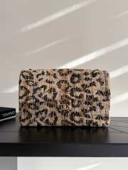 Uubags Chanel maxi flap bag tweed, synthetic fabric & gold-toned metal in brown, black & white 26x38.5x11cm - 1