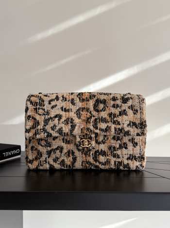 Uubags Chanel maxi flap bag tweed, synthetic fabric & gold-toned metal in brown, black & white 26x38.5x11cm