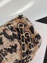 Uubags Chanel maxi flap bag tweed, synthetic fabric & gold-toned metal in brown, black & white 26x38.5x11cm - 5