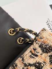 Uubags Chanel maxi flap bag tweed, synthetic fabric & gold-toned metal in brown, black & white 26x38.5x11cm - 3