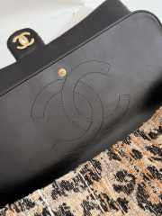Uubags Chanel maxi flap bag tweed, synthetic fabric & gold-toned metal in brown, black & white 26x38.5x11cm - 2
