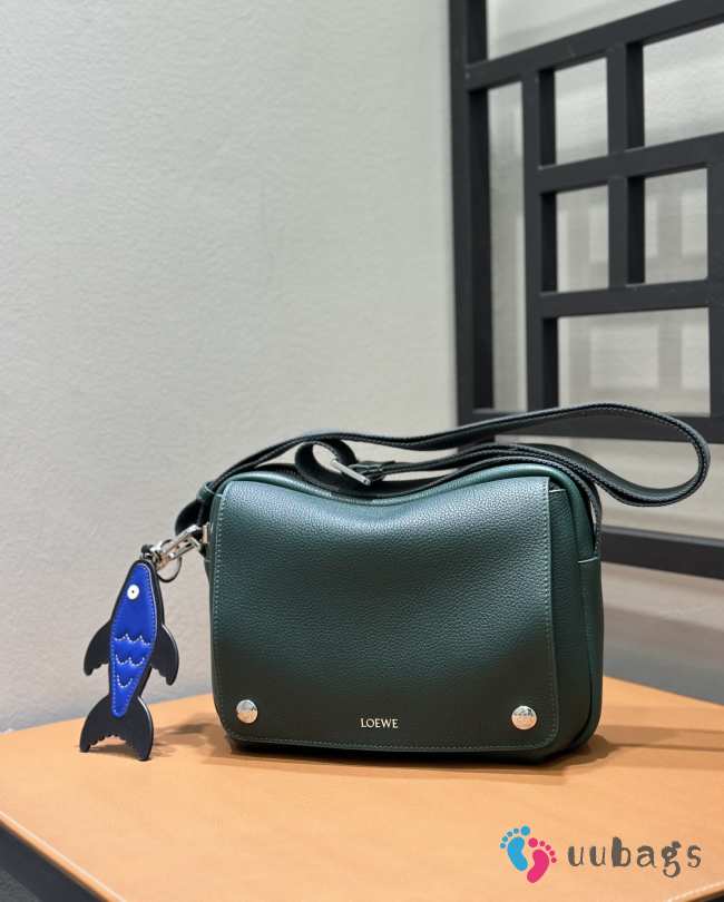 Uubags Loewe Medium Pebble Messenger Bag In Supple Grained Calfskin Green 23x18x9cm - 1