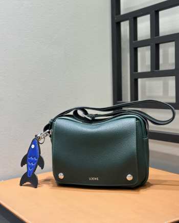 Uubags Loewe Medium Pebble Messenger Bag In Supple Grained Calfskin Green 23x18x9cm