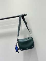 Uubags Loewe Medium Pebble Messenger Bag In Supple Grained Calfskin Green 23x18x9cm - 4