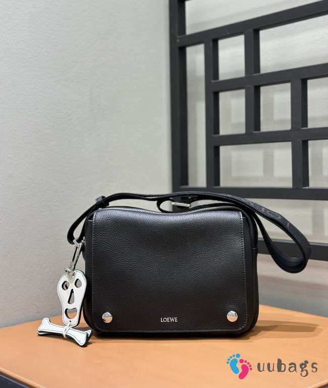 Uubags Loewe Medium Pebble Messenger Bag In Supple Grained Calfskin Black 23x18x9cm - 1