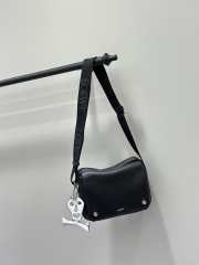 Uubags Loewe Medium Pebble Messenger Bag In Supple Grained Calfskin Black 23x18x9cm - 2