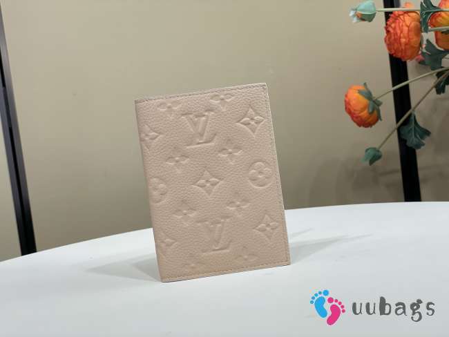 Uubags Louis Vuitton M28991 Passport Cover Hazelnut Brown 10x14x2.5cm - 1
