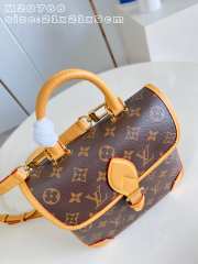 Uubags Louis Vuitton M29766 Diane Backpack Monogram Canvas Material 21x21.5x9cm - 4