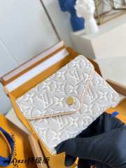 Uubags Louis Vuitton M2A152 Victorine Monogram Emblème Pattern In Peuplier Color 12x9.5x2.5cm - 1