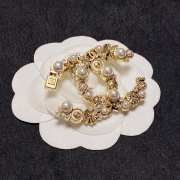 Uuabgs Chanel gold-tone CC brooch embellished with faux pearls - 1