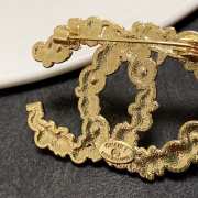 Uuabgs Chanel gold-tone CC brooch embellished with faux pearls - 3
