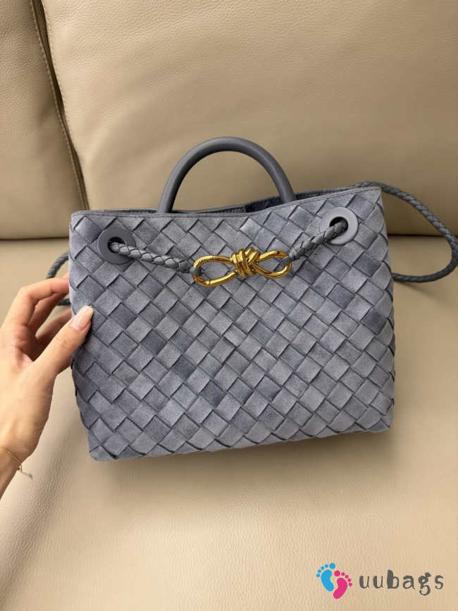 Uubags Bottega Veneta small Andiamo bag in supple intrecciato suede with denim effect cloudy indigo/gravel 25x20x10cm - 1