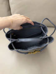 Uubags Bottega Veneta small Andiamo bag in supple intrecciato suede with denim effect cloudy indigo/gravel 25x20x10cm - 6