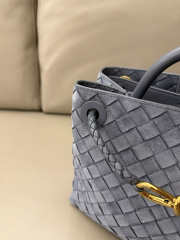 Uubags Bottega Veneta small Andiamo bag in supple intrecciato suede with denim effect cloudy indigo/gravel 25x20x10cm - 4