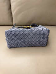 Uubags Bottega Veneta small Andiamo bag in supple intrecciato suede with denim effect cloudy indigo/gravel 25x20x10cm - 3