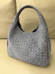 Uubags Bottega Veneta medium Campana bag in intrecciato suede with denim effect cloudy indigo 33x20x16.5cm - 2