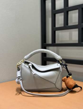 Uubags Loewe mini Puzzle bag in light grey smooth calfskin and nappa lambskin 18x8x12.5cm
