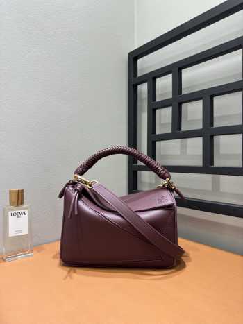Uubags Loewe small Puzzle bag in dark burgundy smooth calfskin and nappa lambskin 24x10x14cm