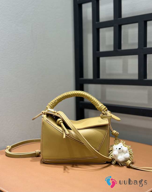 Uubags Loewe mini Puzzle bag in sand mellow calfskin 18x8x12.5cm - 1
