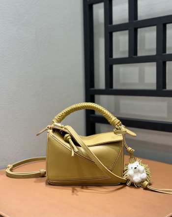 Uubags Loewe mini Puzzle bag in sand mellow calfskin 18x8x12.5cm