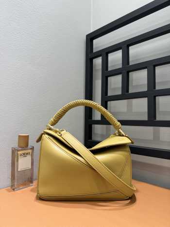 Uubags Loewe small Puzzle bag in sand mellow calfskin 24x10x14cm